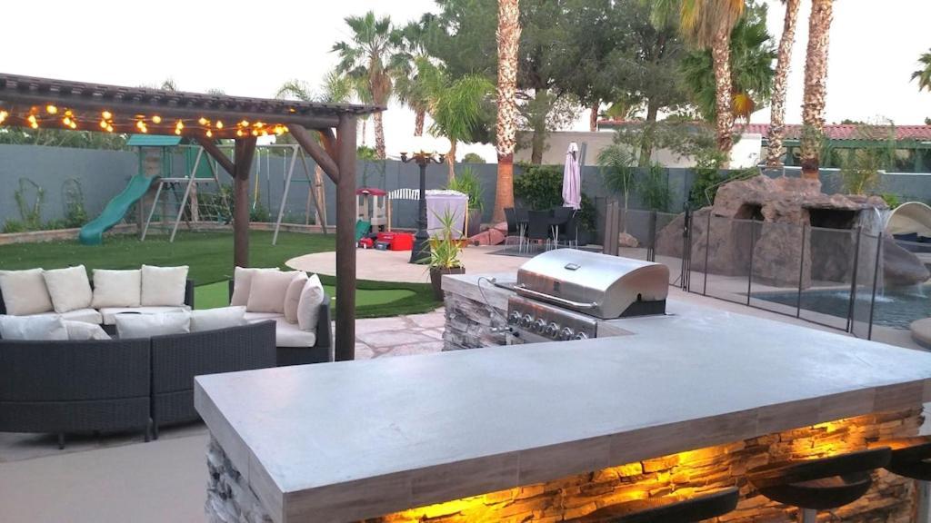 Luxury Villa, With Bonus Pool House, Private Pool, Hot Tub, Rock Water Fall And Slide, Putting Green, Basketball, Shuffle Board, Play Gym, Privately Gated On Circular Driveway. * Las Vegas