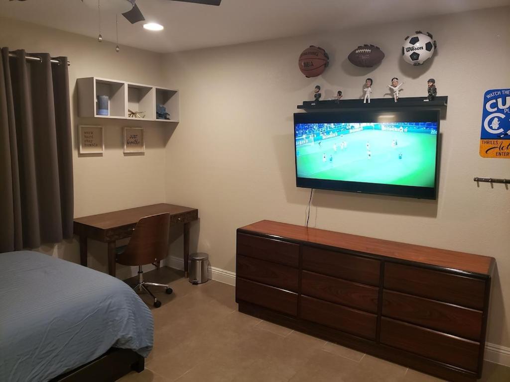 Luxury Villa, With Bonus Pool House, Private Pool, Hot Tub, Rock Water Fall And Slide, Putting Green, Basketball, Shuffle Board, Play Gym, Privately Gated On Circular Driveway. Las Vegas