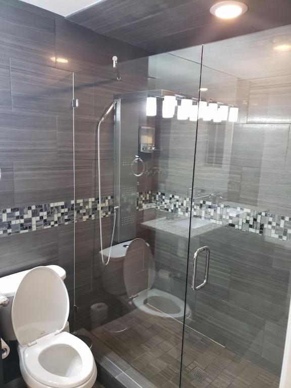 Luxury Villa, With Bonus Pool House, Private Pool, Hot Tub, Rock Water Fall And Slide, Putting Green, Basketball, Shuffle Board, Play Gym, Privately Gated On Circular Driveway.