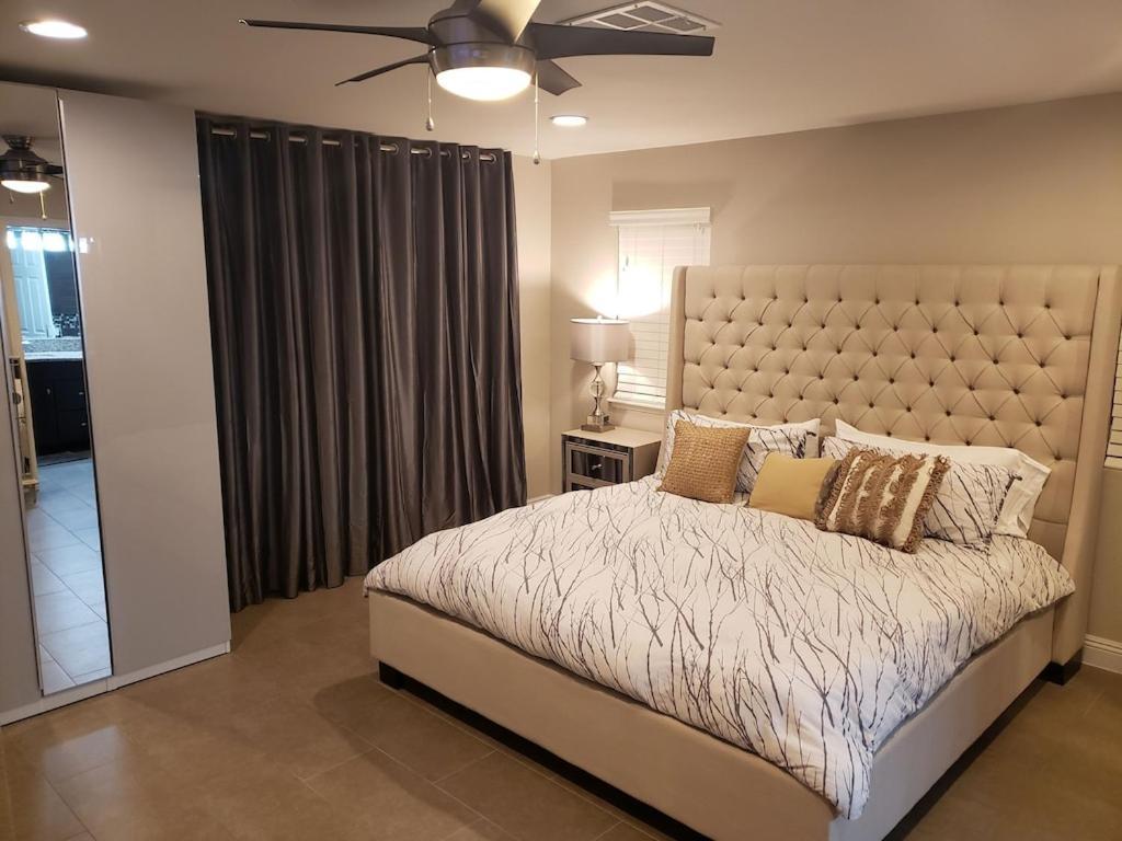 Luxury Villa, With Bonus Pool House, Private Pool, Hot Tub, Rock Water Fall And Slide, Putting Green, Basketball, Shuffle Board, Play Gym, Privately Gated On Circular Driveway.