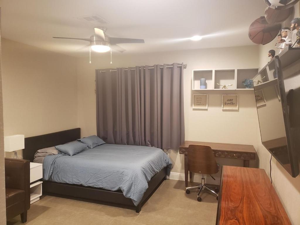 Luxury Villa, With Bonus Pool House, Private Pool, Hot Tub, Rock Water Fall And Slide, Putting Green, Basketball, Shuffle Board, Play Gym, Privately Gated On Circular Driveway. * Las Vegas