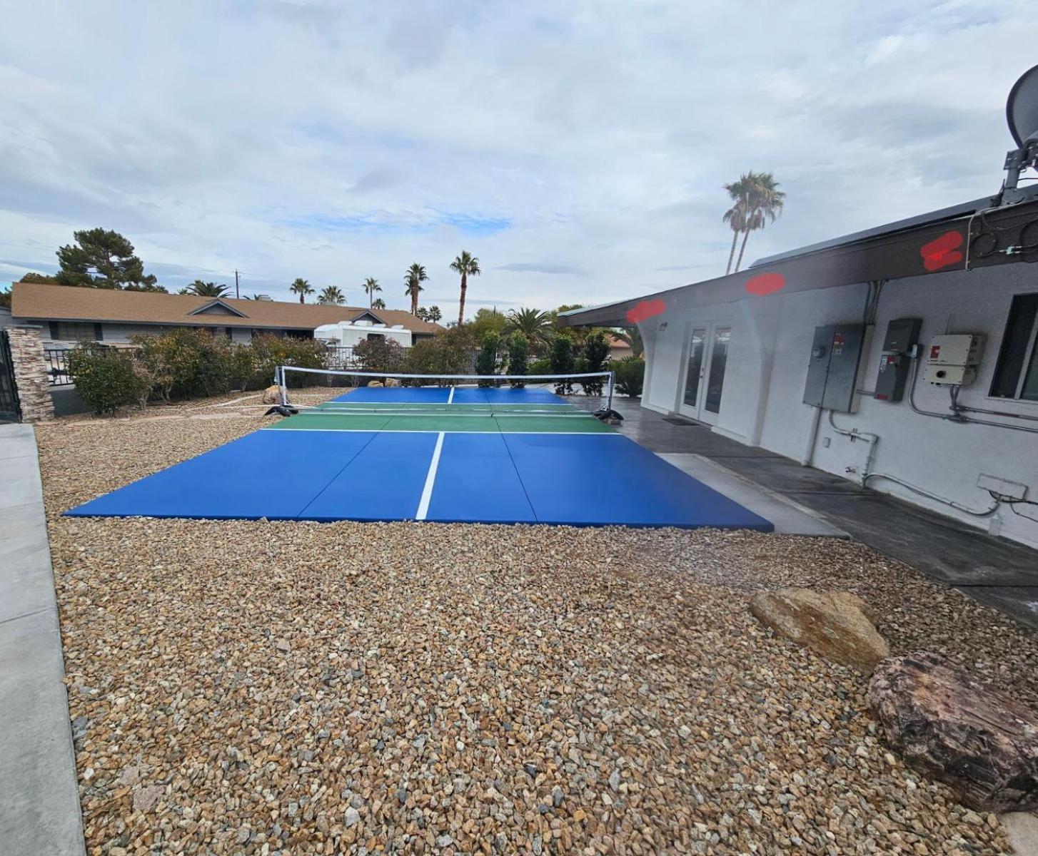 Villa Luxury Villa, With Bonus Pool House, Private Pool, Hot Tub, Rock Water Fall And Slide, Putting Green, Basketball, Shuffle Board, Play Gym, Privately Gated On Circular Driveway. *