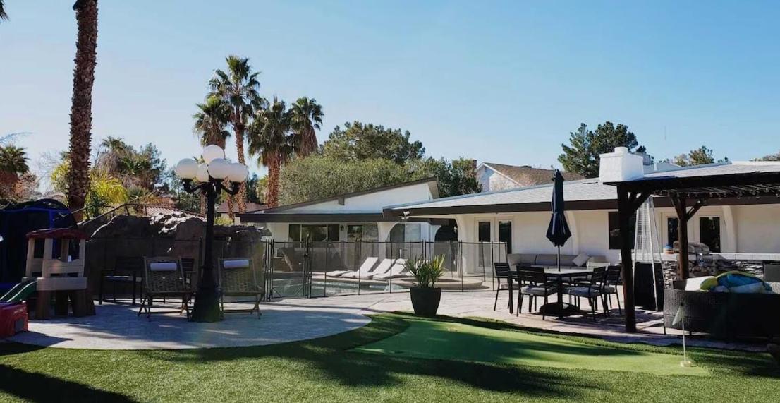 Villa Luxury Villa, With Bonus Pool House, Private Pool, Hot Tub, Rock Water Fall And Slide, Putting Green, Basketball, Shuffle Board, Play Gym, Privately Gated On Circular Driveway.